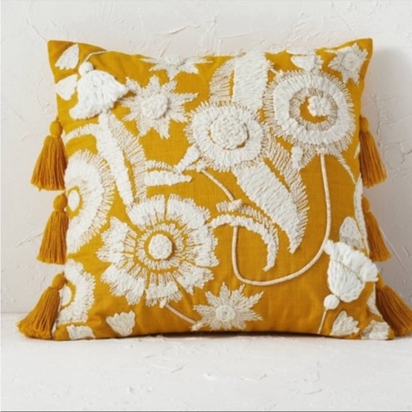 Opalhouse Accents Opalhouse With Jungalow Yellow Tassel Pillows